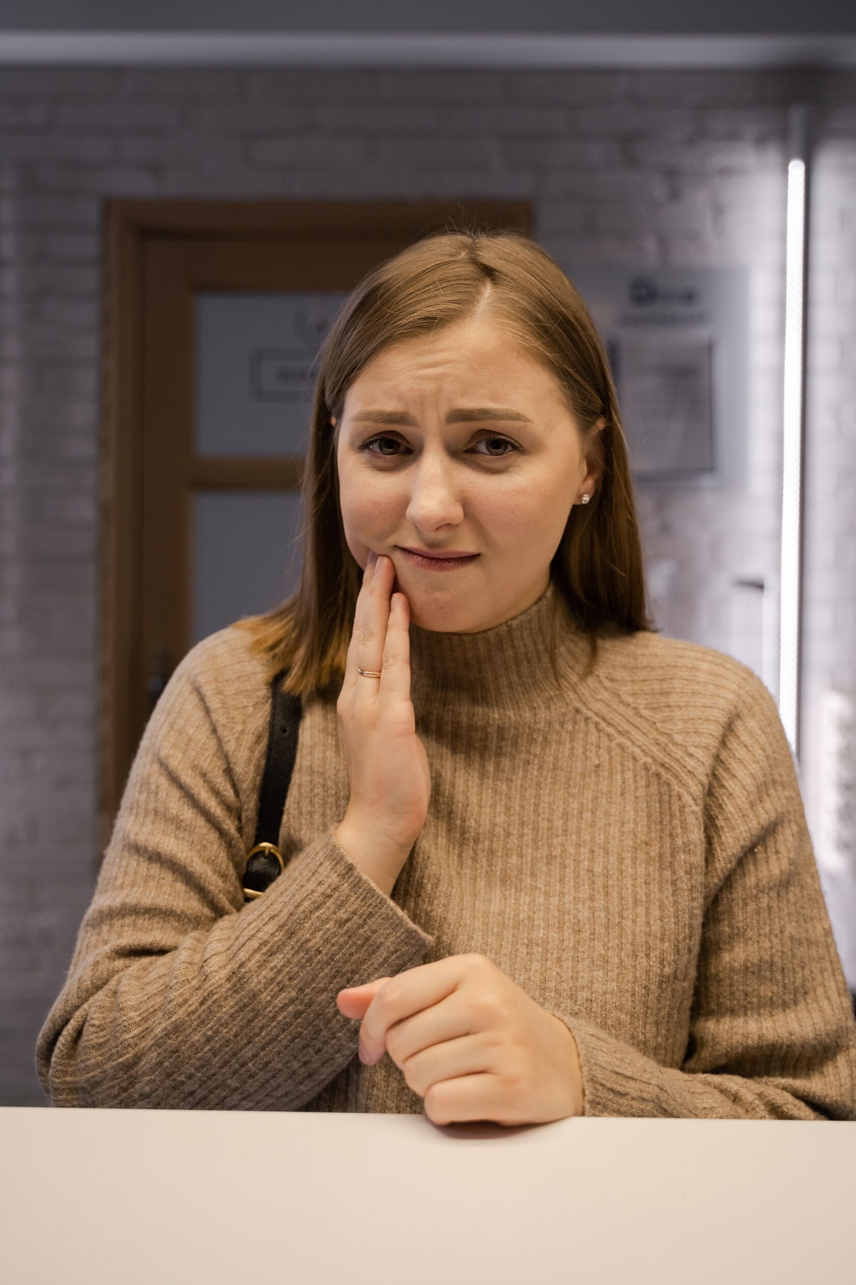 Mujer con dolor de boca